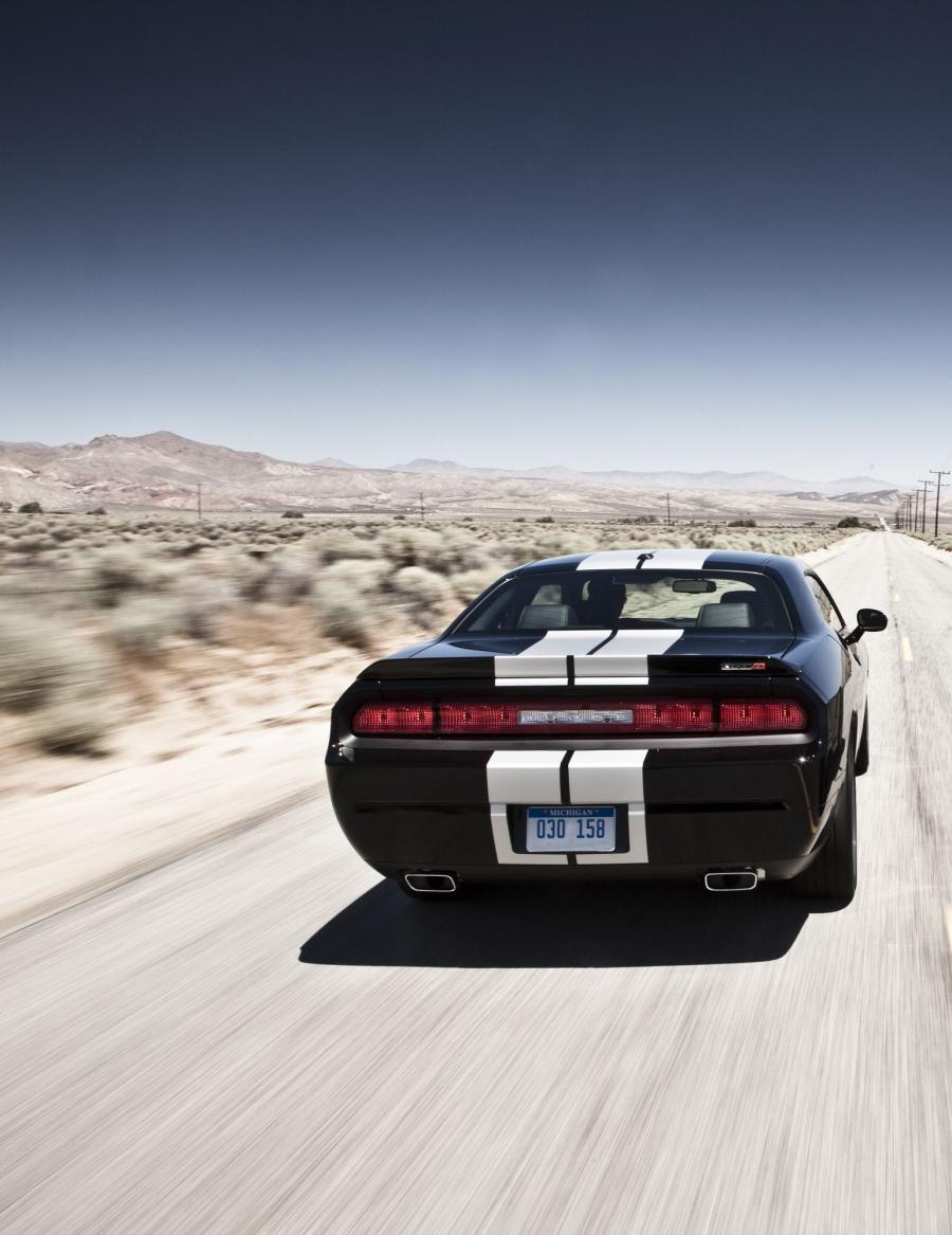  Dodge Challenger SRT8 392 2012 года  (фото 5 из 40)
